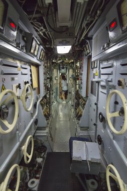 kumanda pilleri, eski bir denizaltı