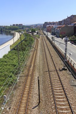 tren rayları perspektif
