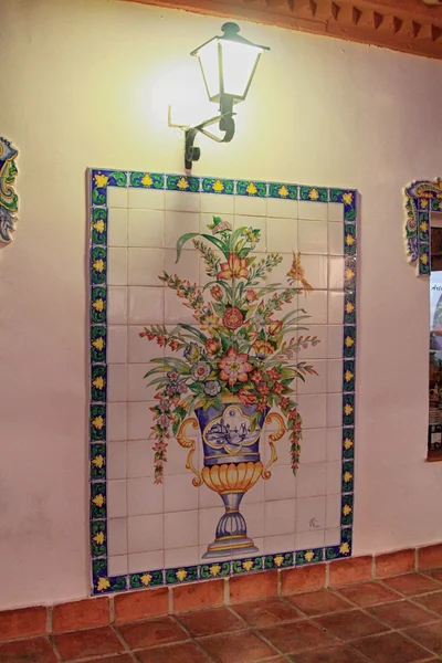 Mosaico de azulejo pintado desenhando um vaso — Fotografia de Stock