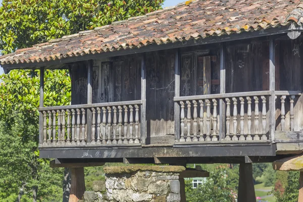 Horreo、 粮仓、 典型的加利西亚的房子 — 图库照片
