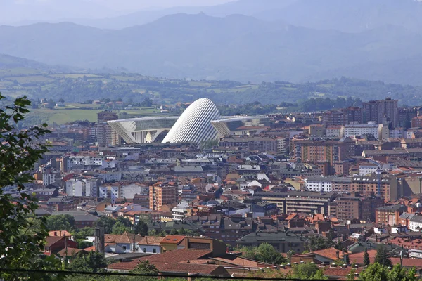 Panoramica della città di Oviedo nelle Asturie, Spagna — Foto Stock