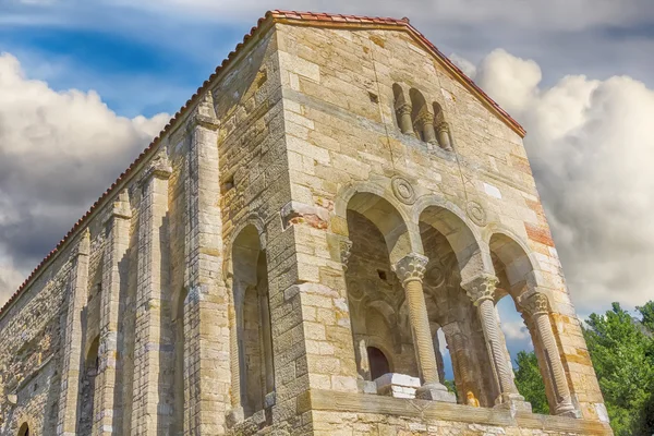 Kerk van saint saviour kathedraal in oviedo, werelderfgoed door u — Stockfoto