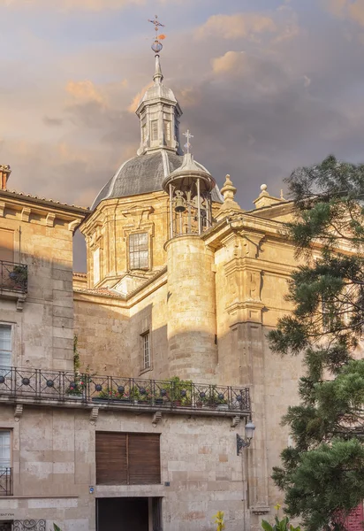 Edifícios medievais na histórica cidade de Salamanca, Espanha — Fotografia de Stock