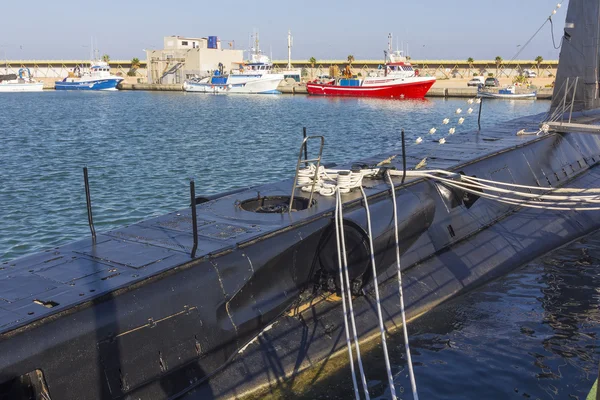 Oude gepensioneerde militaire onderzeeër voor de sloop — Stockfoto