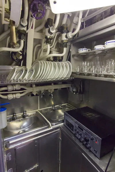 eski bir denizaltı küçük lavabo