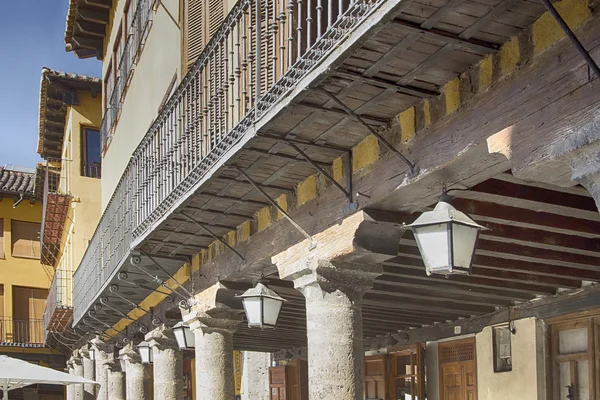 Antigua plaza principal con arcadas de Tordesillas, España — Foto de Stock