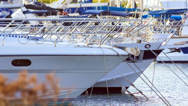 Bow of white yachts — Stock Photo, Image