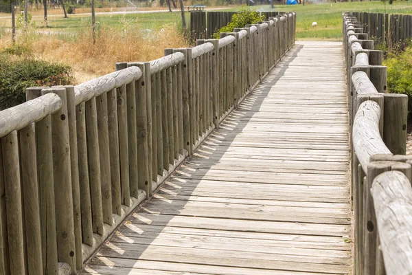 Wooden footbridge — Stock Photo, Image