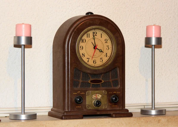 Antique mantel clock with two candelabra at the sides — Stock Photo, Image