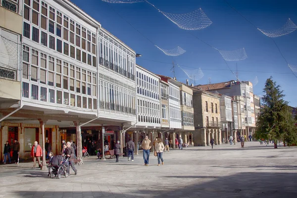 Madrid - 5 Ocak: Tanımlanamayan insanlar yürüyüş sokakları ve çekici