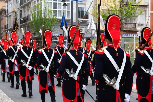 Cartagena, Spanje mar 25: Piket van soldaten paraderen met evenin — Stockfoto