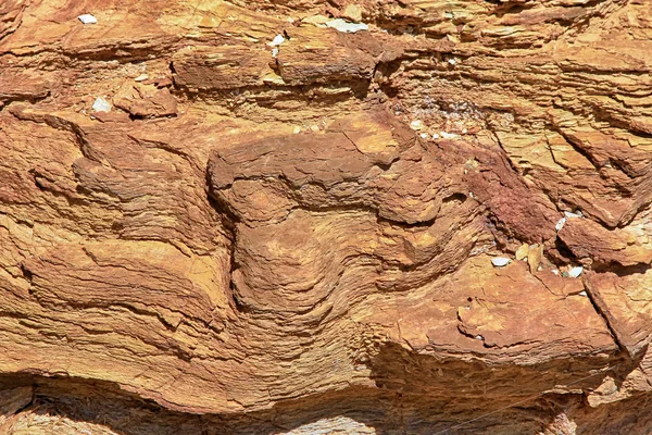Sol avec une teneur élevée en fer rougeâtre par la rouille, désert ari — Photo