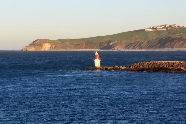 Phare rouge et blanc au port de Carthagène, Espagne — Photo