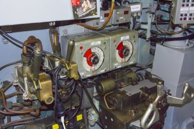 eski bir denizaltı ayar ve kontrol panelleri