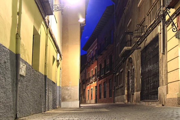 Image nocturne des rues médiévales de la ville de Léon, Espagne — Photo