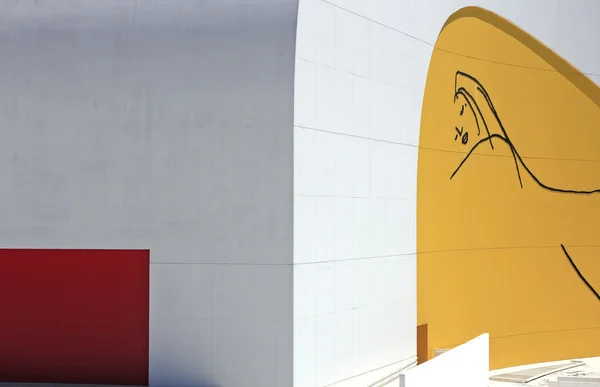 AVILES, ESPAÑA - 6 de julio: Edificio Moderno público Niemeyer Cultural —  Fotos de Stock
