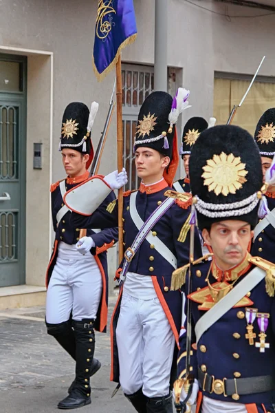 Cartagena, Spanje mar 25: Piket van soldaten paraderen met evenin — Stockfoto
