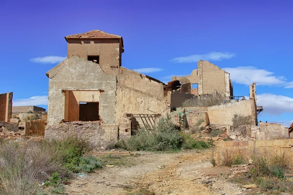 Stara wieś zniszczona w ruiny i opuszczony przez bomby wojny — Zdjęcie stockowe