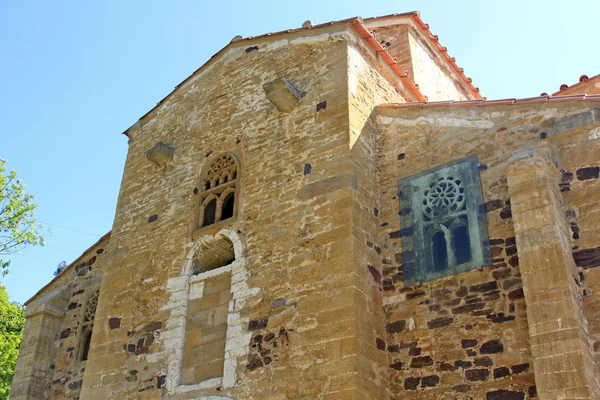 Gamla kyrkan i san miguel de lillo i oviedo, Spanien — Stockfoto