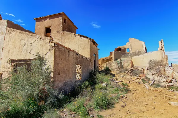 Altes Dorf in Trümmern zerstört und von den Bomben des Krieges verlassen — Stockfoto