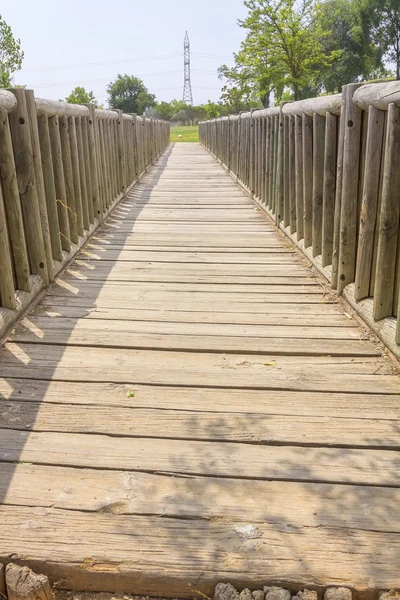 Wooden footbridge — Stock Photo, Image