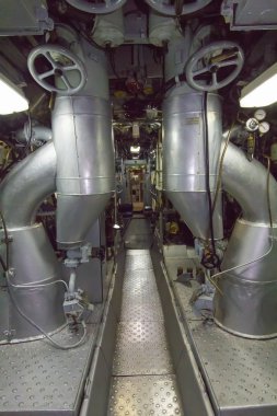 eski denizaltısı dar koridor