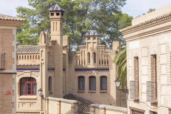 Alte enge mittelalterliche Gassen des Ferienortes Toledo, Spanien — Stockfoto