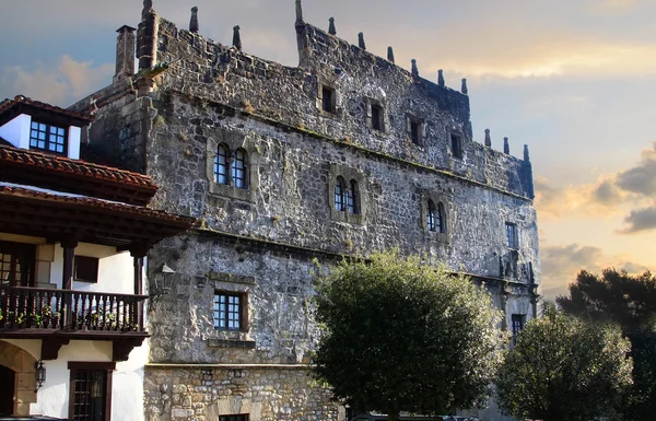 Case tipiche nella città Patrimonio dell'Umanità di Santillana del Mar , — Foto Stock