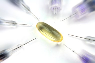 iğne ve şırınga ile bir hap