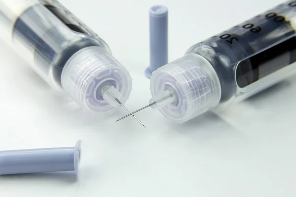 Modern syringes and needles to inject insulin for diabetes — Stock Photo, Image