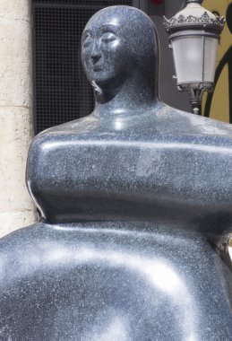 Mermer heykel kadınlara adanmış