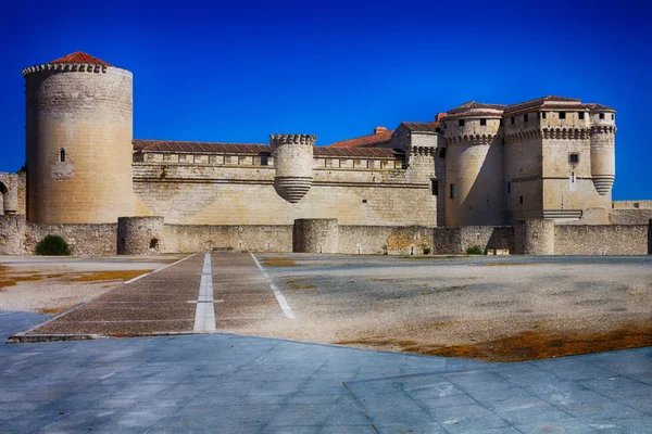 Celebridades grande castelo da cidade de Cuellar, Espanha — Fotografia de Stock