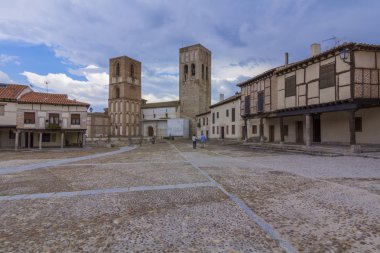 ünlü plaza mudejar tarzı, pasajlar (plaza de la villa)