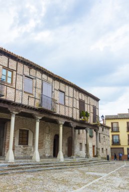 ünlü plaza mudejar tarzı, pasajlar (plaza de la villa)