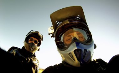 Motorcu giyen motocross takım