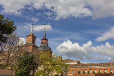 sokakları ve eski binalar, şehir, alcala de henares, spai