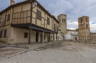 ünlü plaza mudejar tarzı, pasajlar (plaza de la villa)