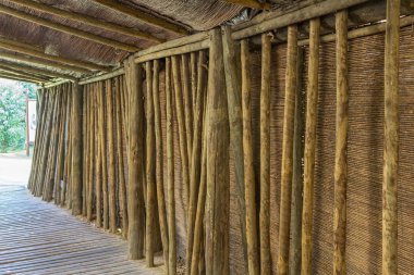 günlükleri oluşan koridor