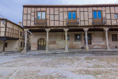 ünlü plaza mudejar tarzı, pasajlar (plaza de la villa)