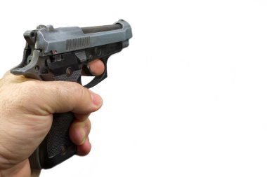 Beyaz arka planlı bir elinde yarı otomatik tabanca