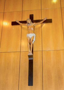 çarmıha gerilmiş İsa figürü