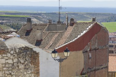 çatılar ve bacalar demir elektrik direği ile