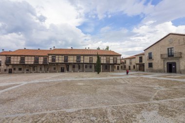 ünlü plaza mudejar tarzı, pasajlar (plaza de la villa)