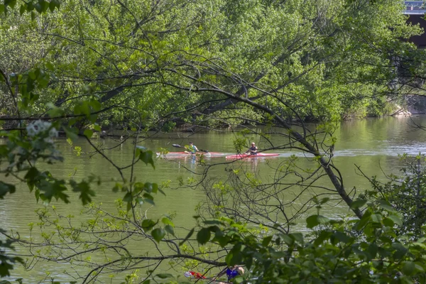 VALLADOLID, SPAIN - April 5: kayakers families participating in — Stock Photo, Image