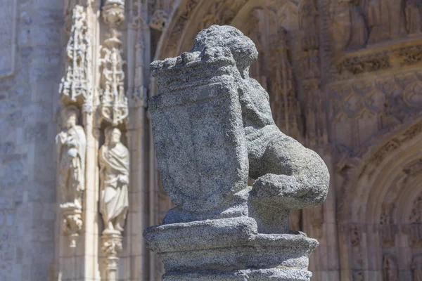 Detalles y figuras de la iglesia gótica del convento de San P — Foto de Stock