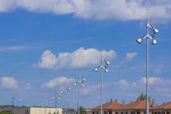 Reihe von Laternenpfählen in Perspektive — Stockfoto