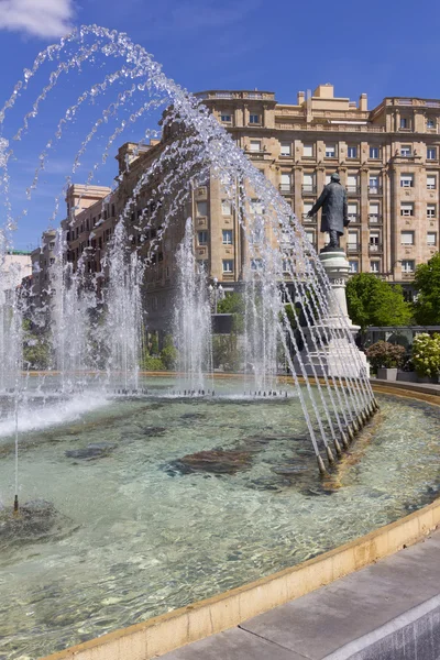 Moderna fontänen på torget zorrilla i valladolid, Spanien — Stockfoto