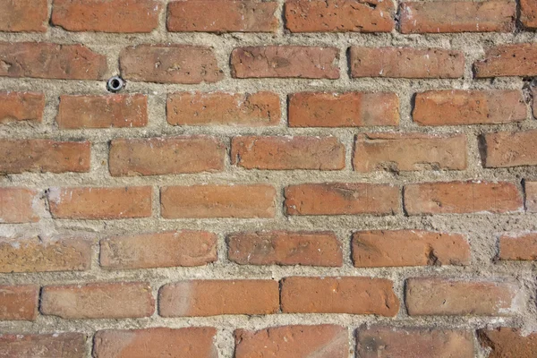 Fundo da parede de tijolos vermelhos com cimento — Fotografia de Stock