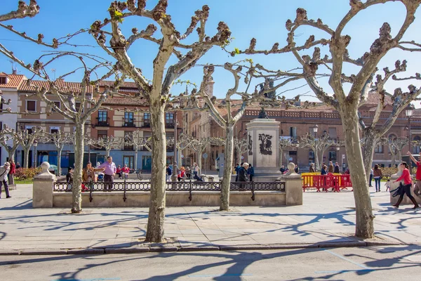 Berömda plaza de cervantes i alcala de henares, Spanien — Stockfoto