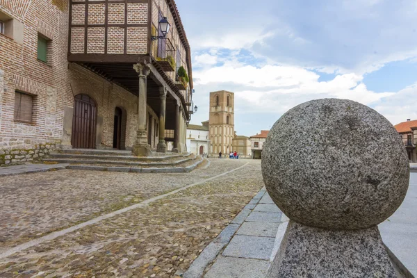 Dekorativ boll toppar i plaza de la villa, Arévalo, Spanien — Stockfoto